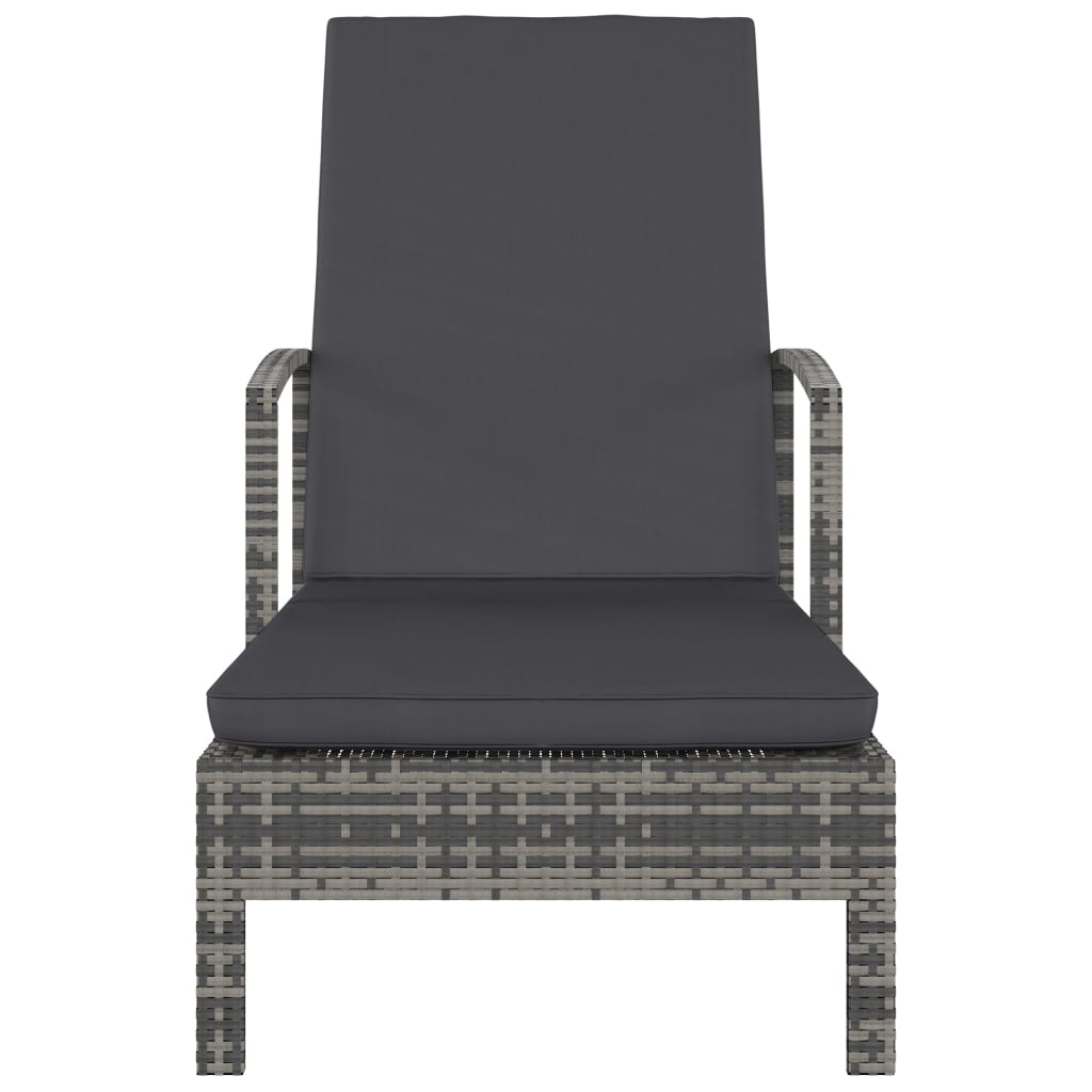 Langer Stuhl mit grau geflochtenen Harzarmlehnen